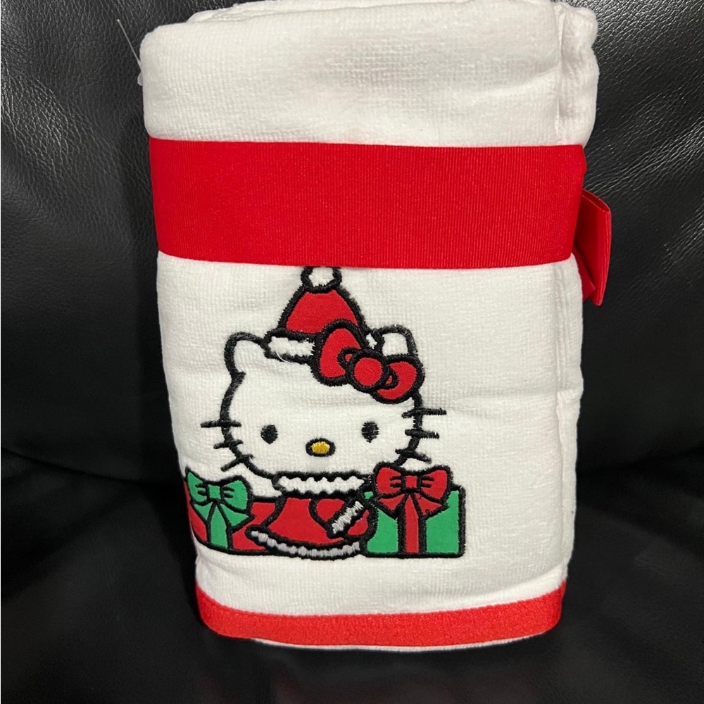 Hello Kitty Hand Towels - Picture 2 of 3